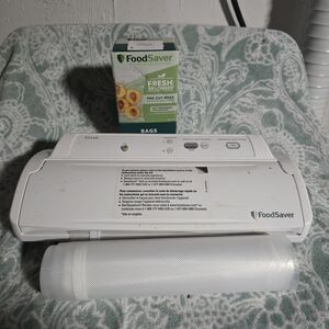 FoodSaver Vacuum Sealer Machine in White with Accessory Bags